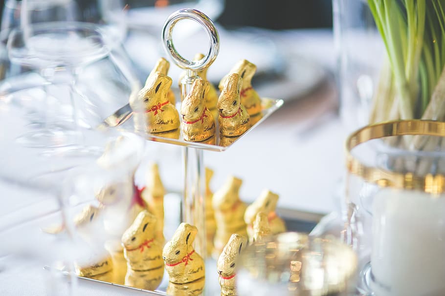 rabbit party favors on tray, chocolate, easter, spring, holidays HD wallpaper