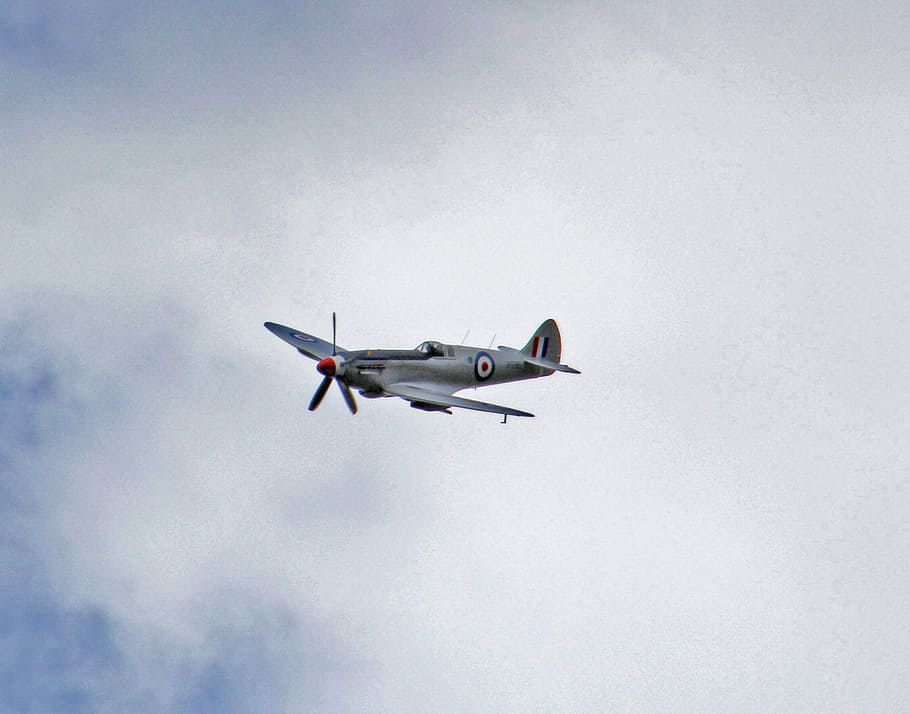 gray and red jet flying through cloudy sky, gray military aircraft on sky HD wallpaper