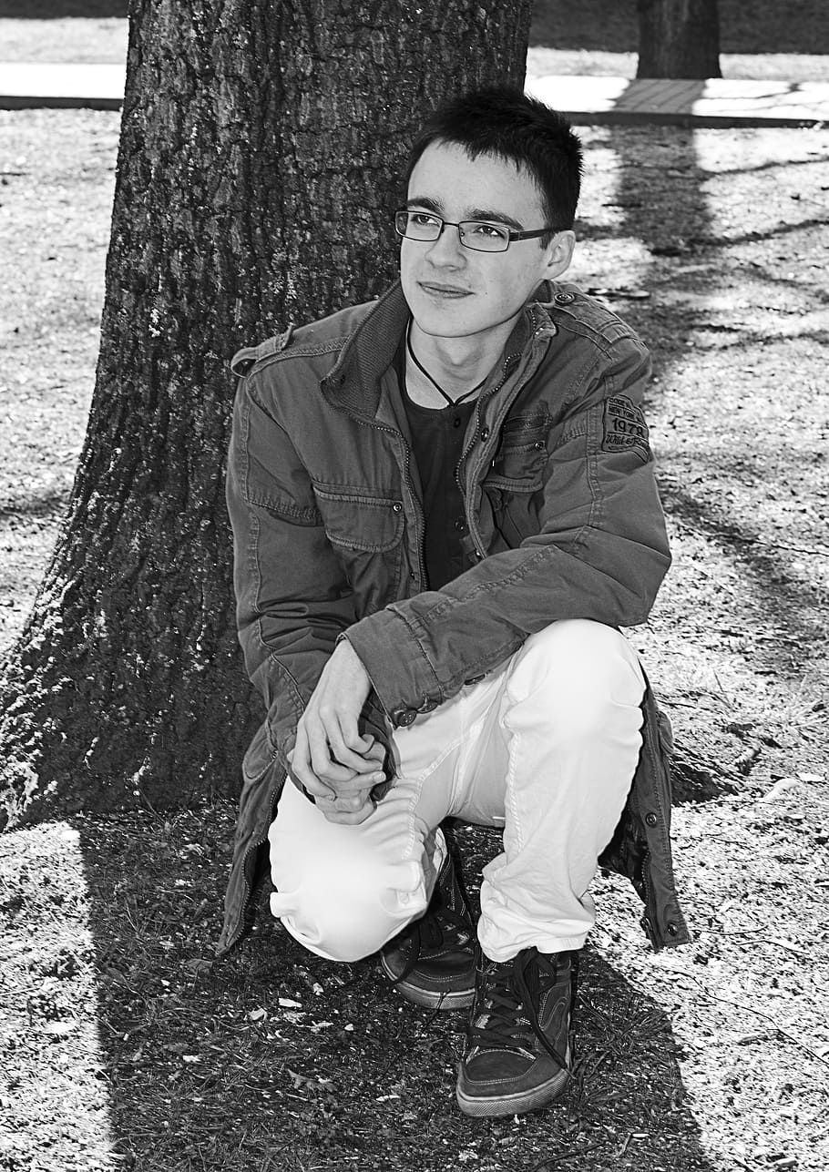one, boy, man, smile, glasses, black and white, looking at camera HD wallpaper