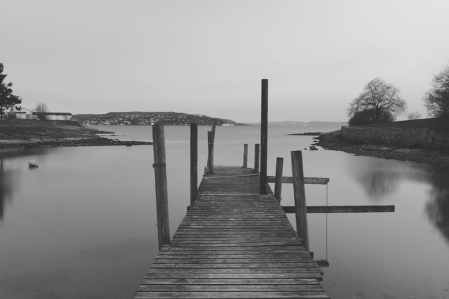grayscale photo of body of water, bridge, jetty, pier, dock HD wallpaper