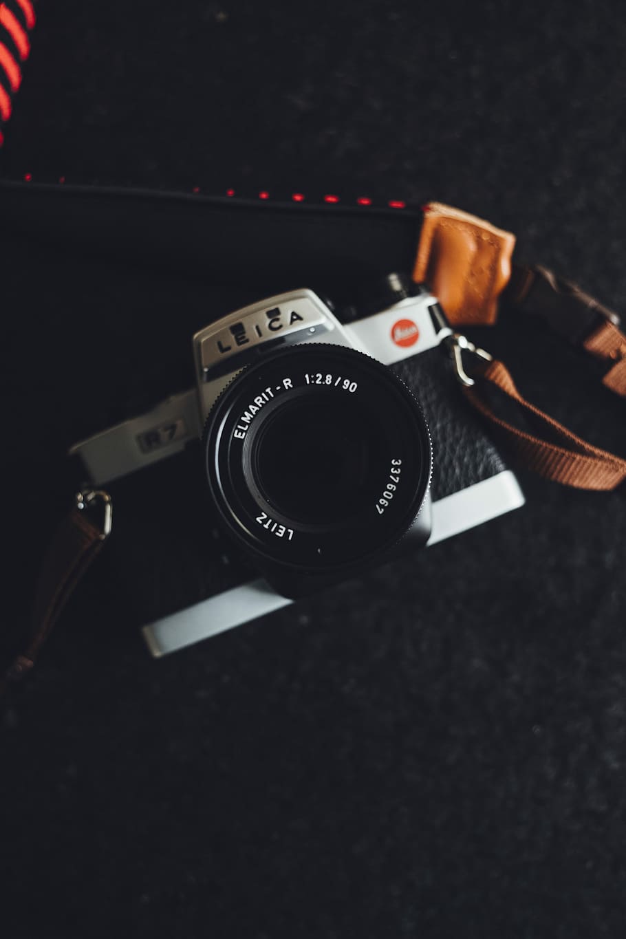 black and gray Leica bridge camera with brown sling on top of black textile, gray and black Leica R7 camera selective focus photo, HD wallpaper