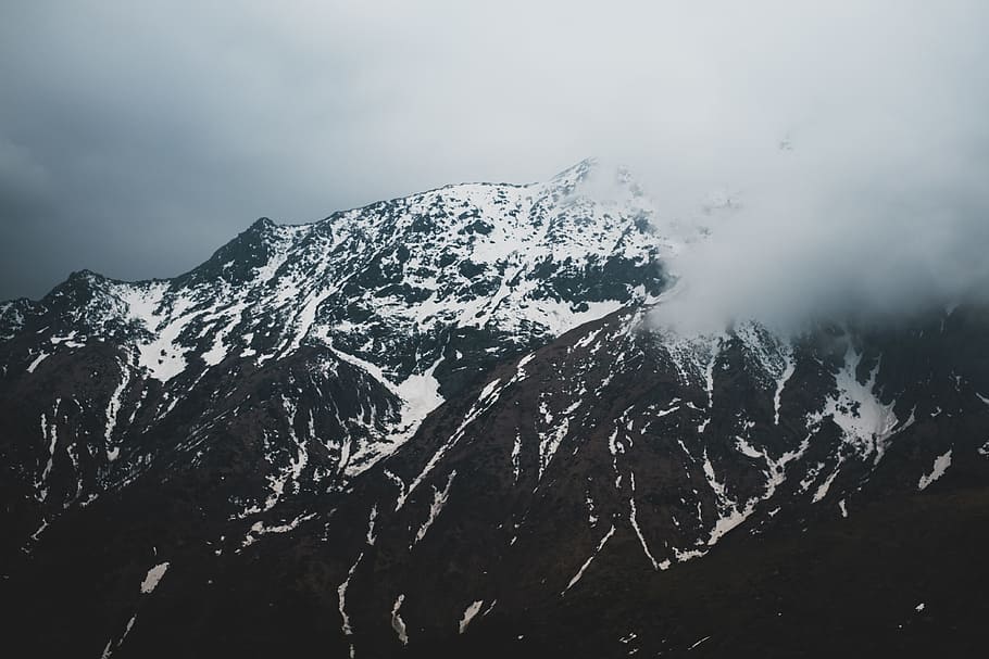 mountain covered with snow and surrounded with clouds, snow covered mountain surrounded by fogs HD wallpaper