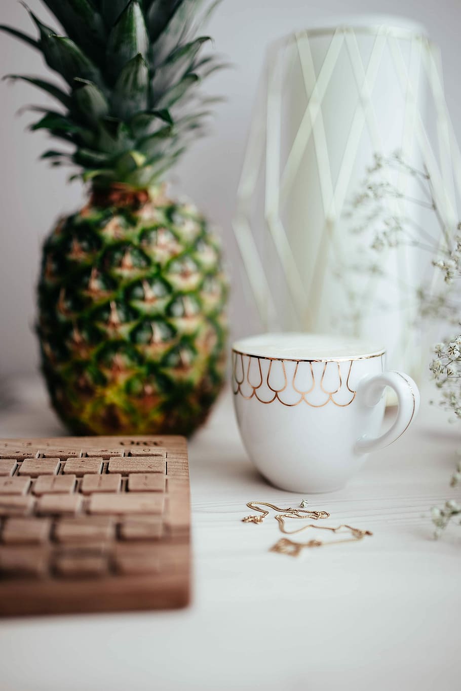 Wooden keyboard and cup of coffee, technology, desk, oree, cappucino HD wallpaper