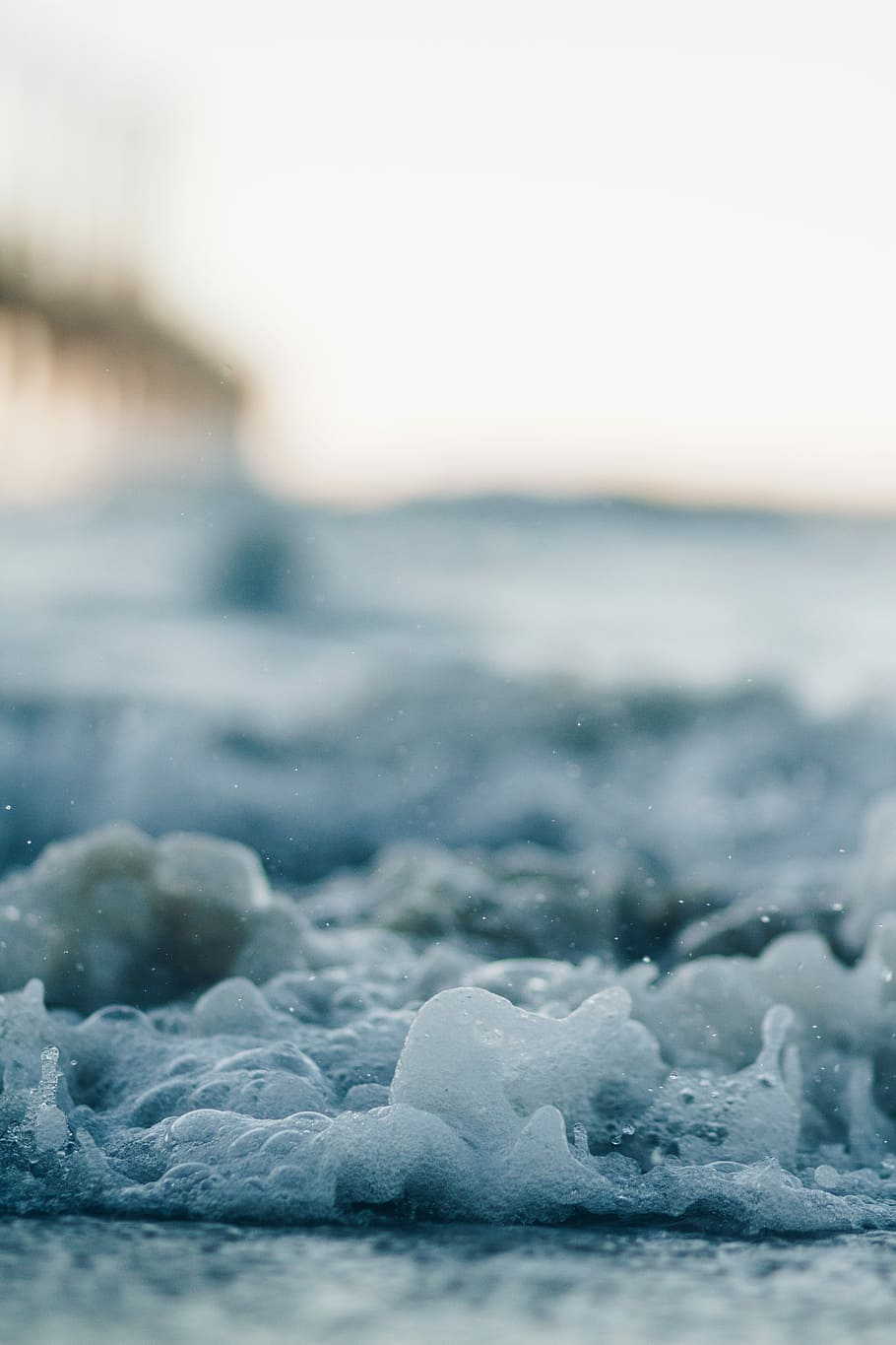 focus photography of bubbles, focus photo of ocean wave, sea foam HD wallpaper