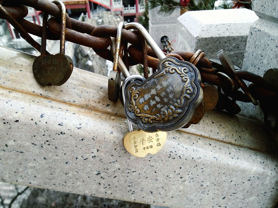 word, simple, tour, metal, chain, padlock, day, safety, security HD wallpaper