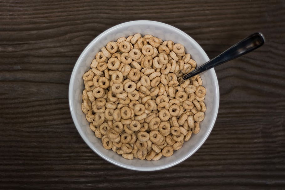 cereals in bowl with spoon, cereal on white ceramic bowl, cheerio, HD wallpaper