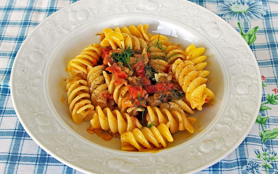 Pasta, Italy, Italian Cuisine, fusilloni, tomatoes, fennel, HD wallpaper