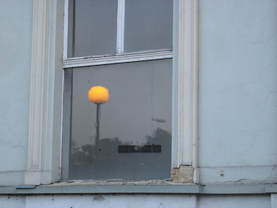 decay, bare, light, lamp, dilapidated, window, leave, evening HD wallpaper