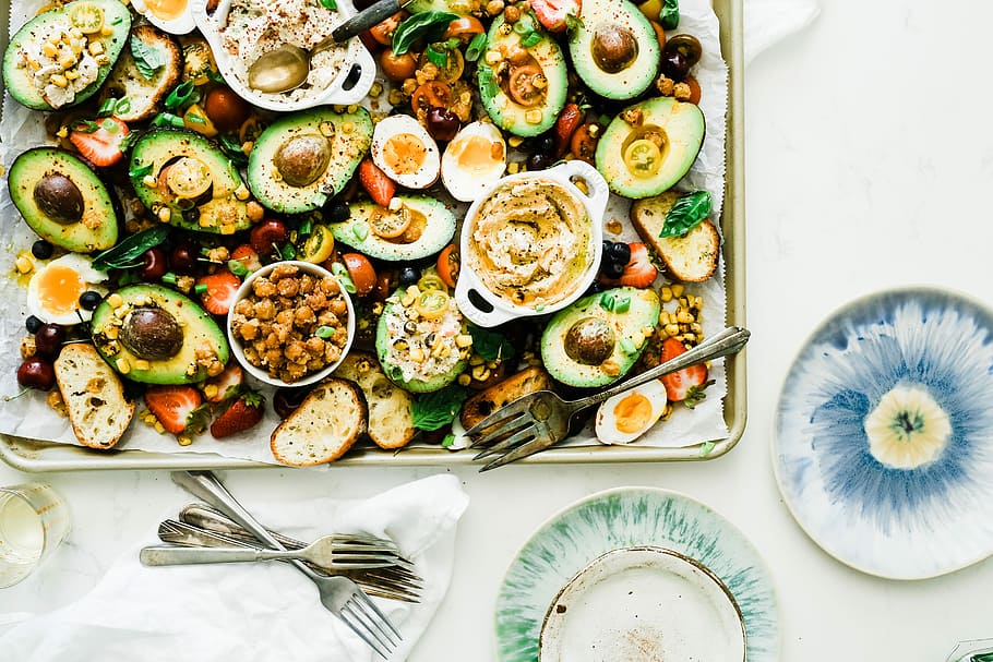 Deconstructed Dinner, avocado salad in gray platter beside stainless steel forks, HD wallpaper