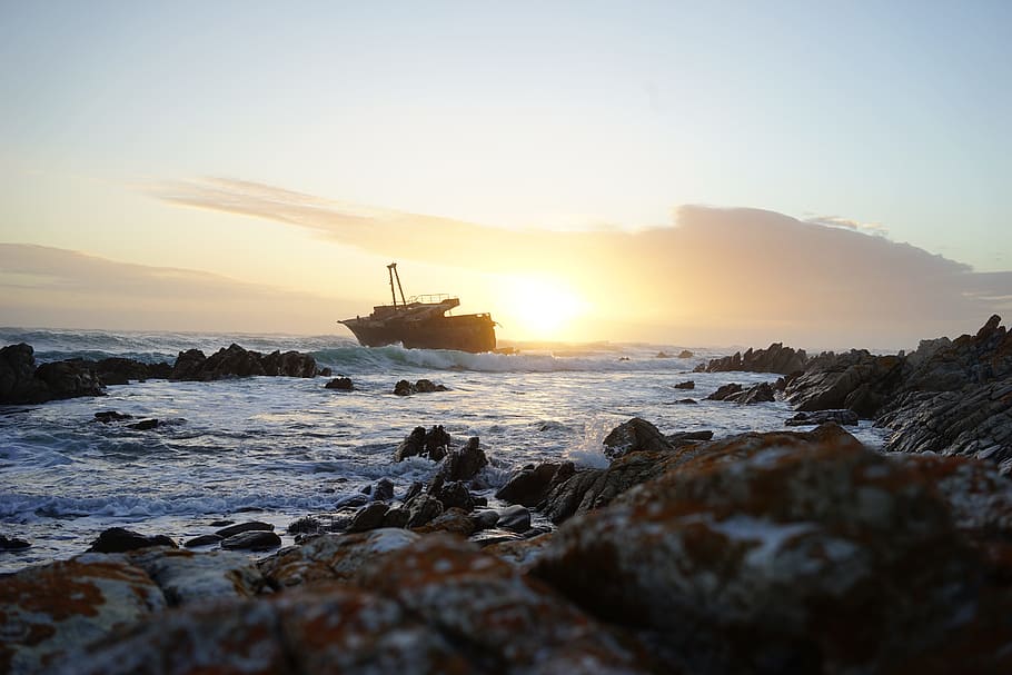 ship near shore, shallow focus photography of ship, southern HD wallpaper
