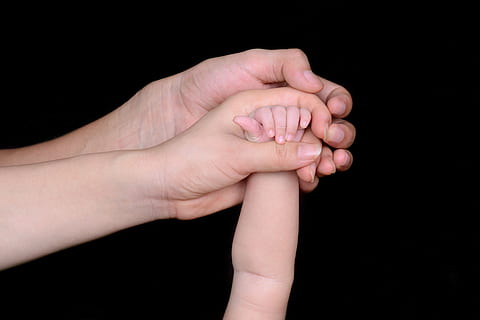 photograph of people holding hands, dad, mom, love, family HD wallpaper