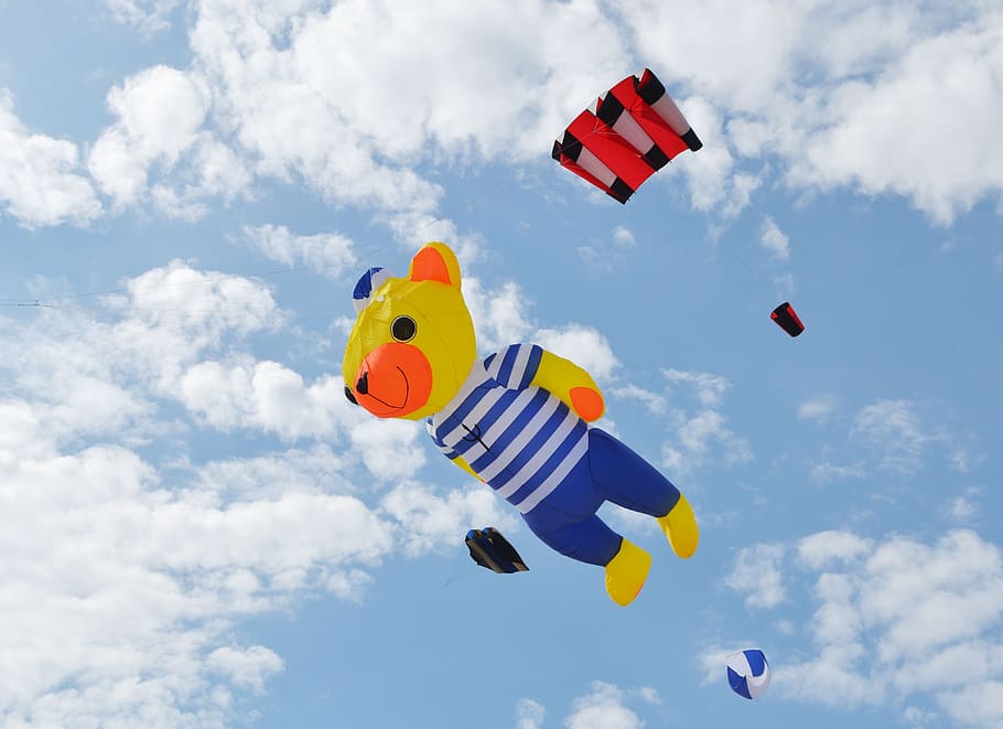 kite, dragons, sky, wind, forward, clouds, air, bear, the breeze from the sea HD wallpaper