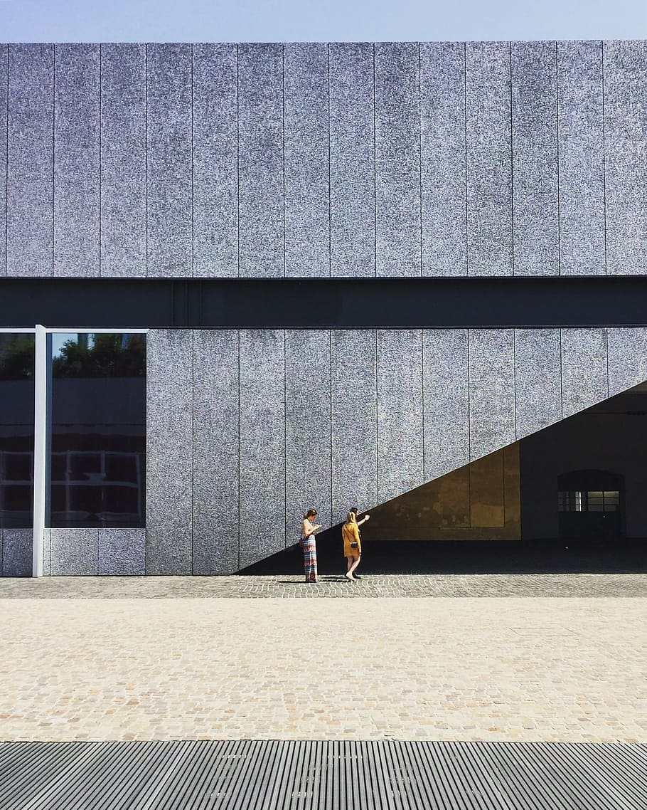 two person beside gray wall, three women standing beside gray concrete building HD wallpaper