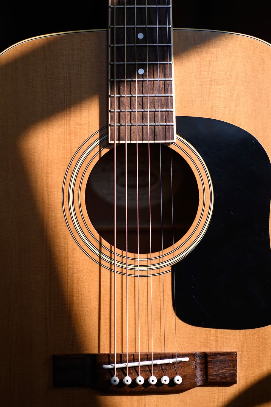 photo of brown gutiar fret, brown guitar soundhole, instrument HD wallpaper