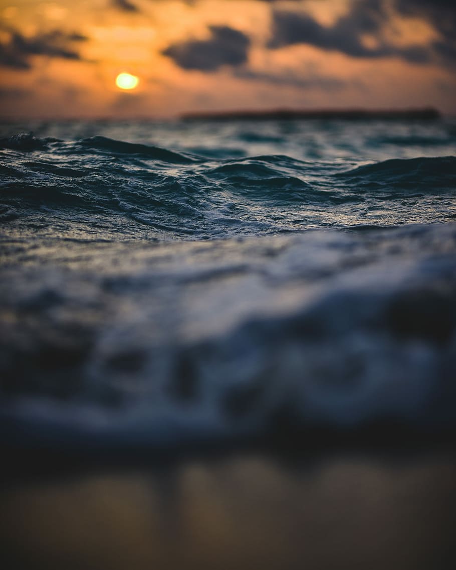 time lapse photography of body of water under golden hour, depth of field photography of ocean waves HD wallpaper
