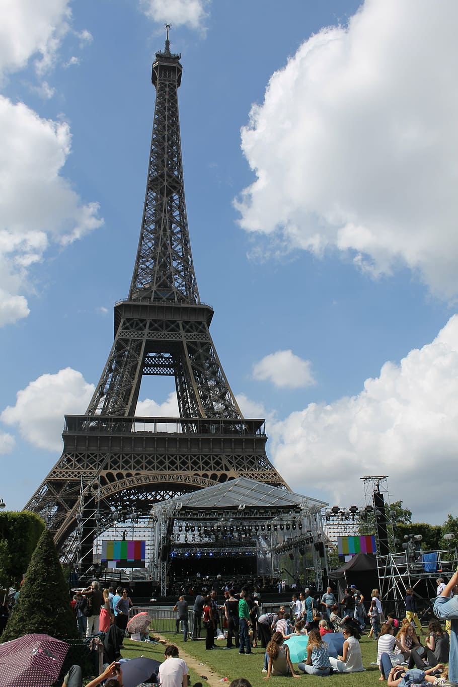 eiffel tower, paris, monument, capital, park de mars field HD wallpaper