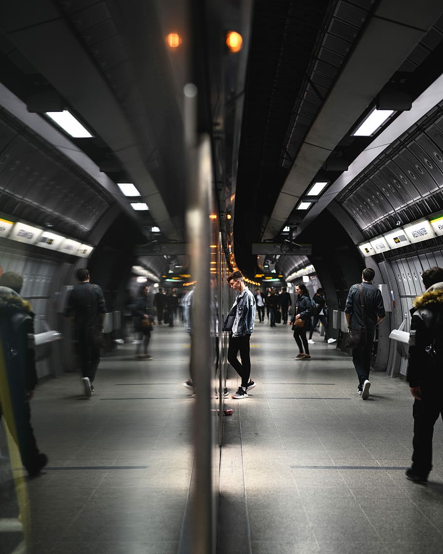 London Underground, man about to enter in train, style, candid HD wallpaper