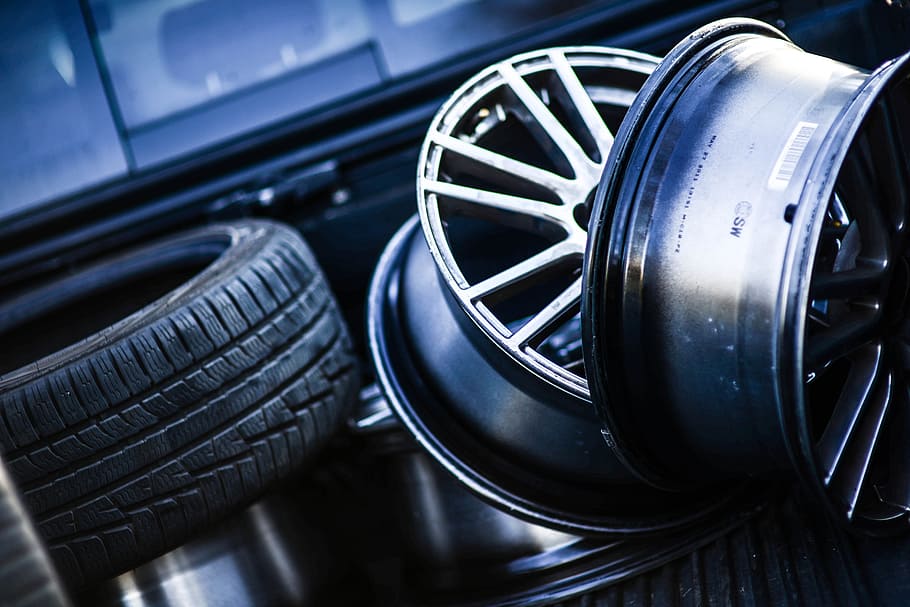 two silver multi-spoke vehicle wheel near vehicle tire, black car, HD wallpaper