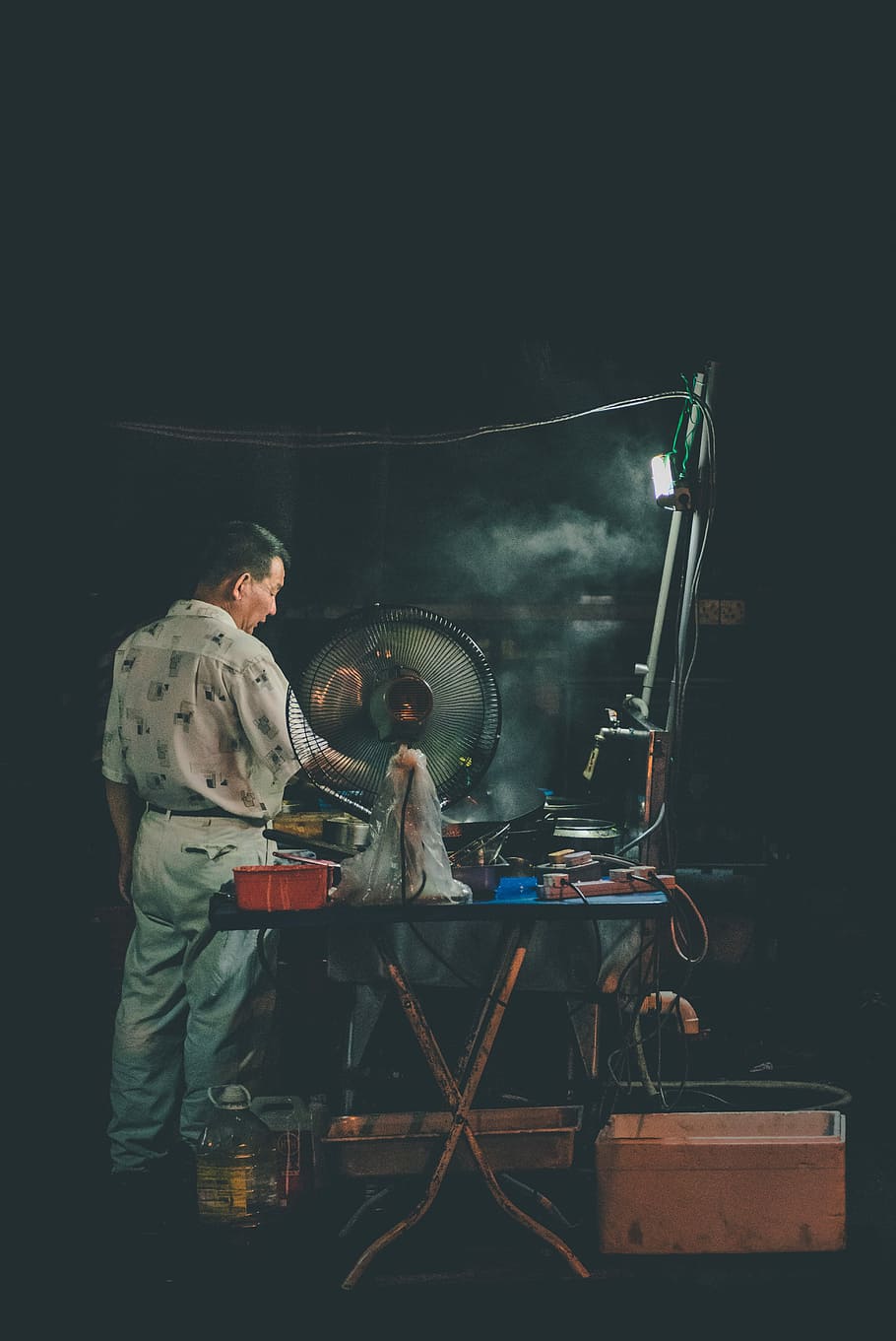 The Nightlife, man grilling in front of electric fan, male, chef HD wallpaper