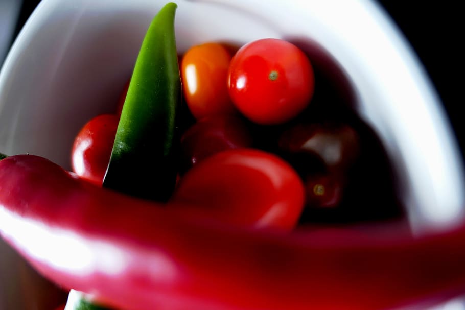 pepperoni, tomatoes, vegetables, sharp, food, red, spice, green HD wallpaper