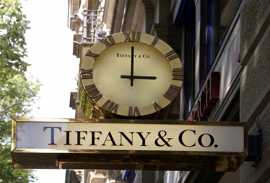 Tiffany & Co. analog street clock at 3:00, zurich, switzerland