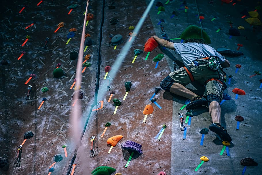 man wall climbing with harness on waist, people, rappelling HD wallpaper