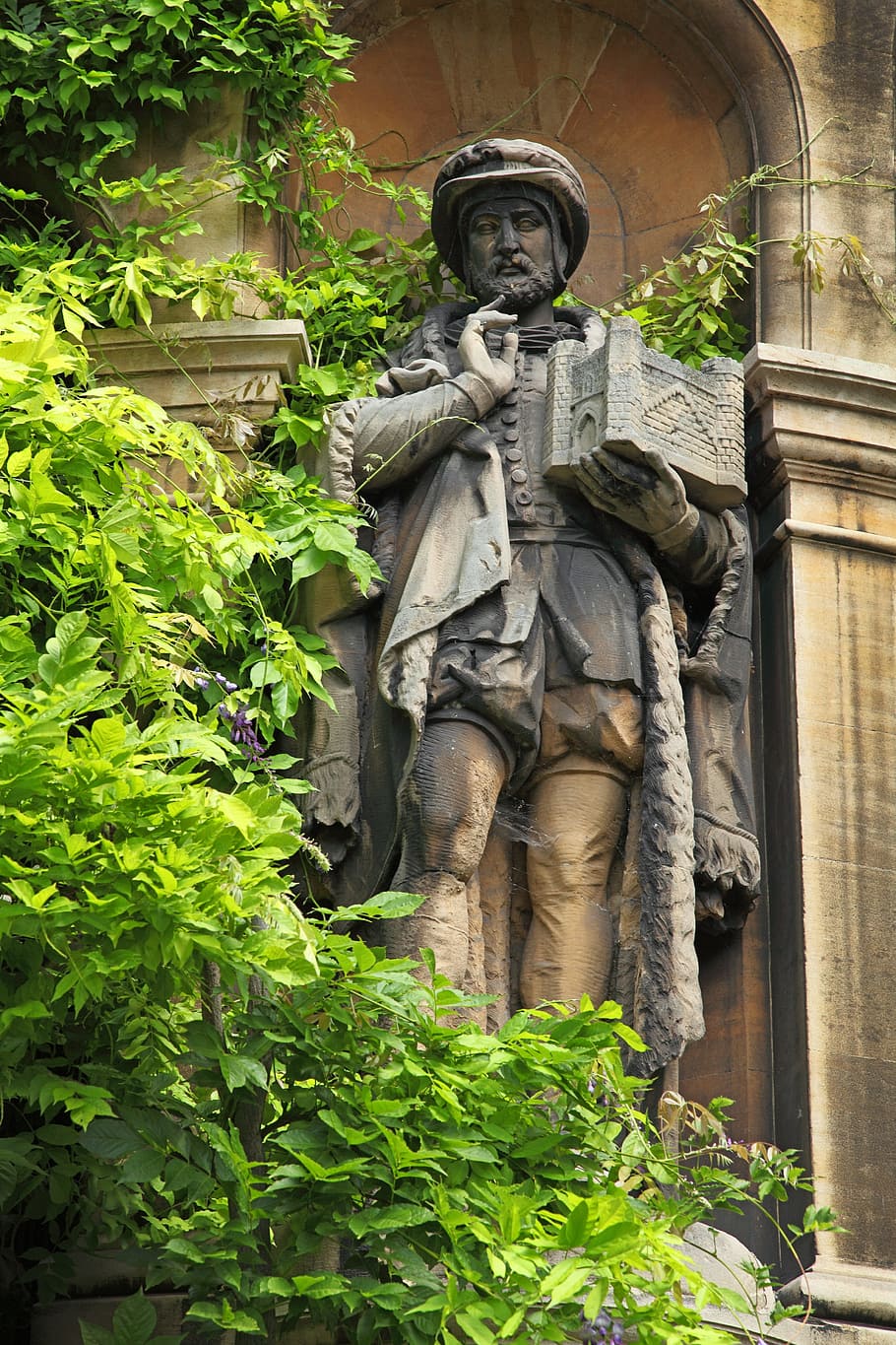 man holding book statue, architecture, art, building, cambridge HD wallpaper