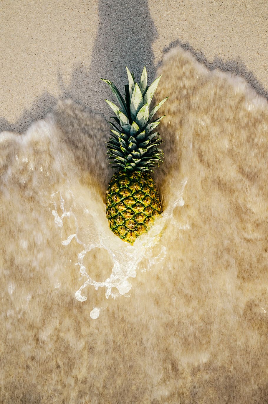 photo of pineapple on shore, ocean, waves, beach, sand, tropical HD wallpaper