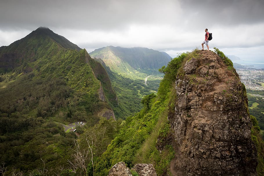 photography of man wearing backpack standing on cliff, adventure HD wallpaper