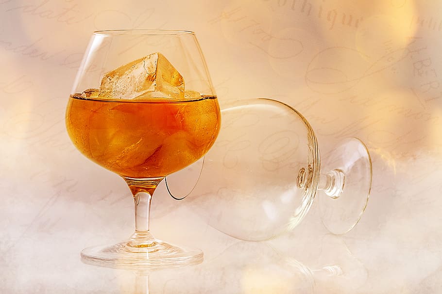 brandy, glass, alcohol, drink, smoke, ice cubes, lichtspiel HD wallpaper