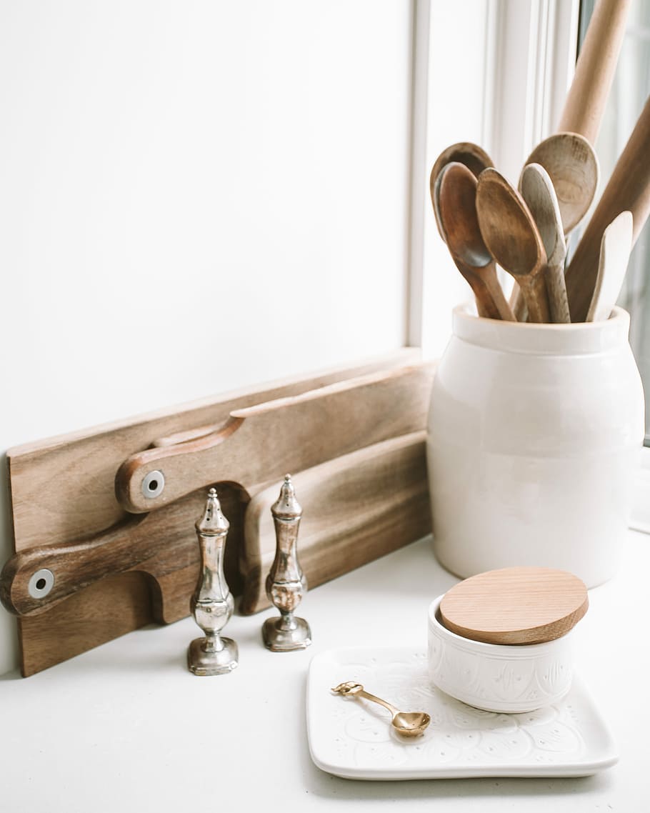 brown wooden spoons on ceramic canister on white top surface, white ceramic container with spoons and condiment shaker on white table HD wallpaper