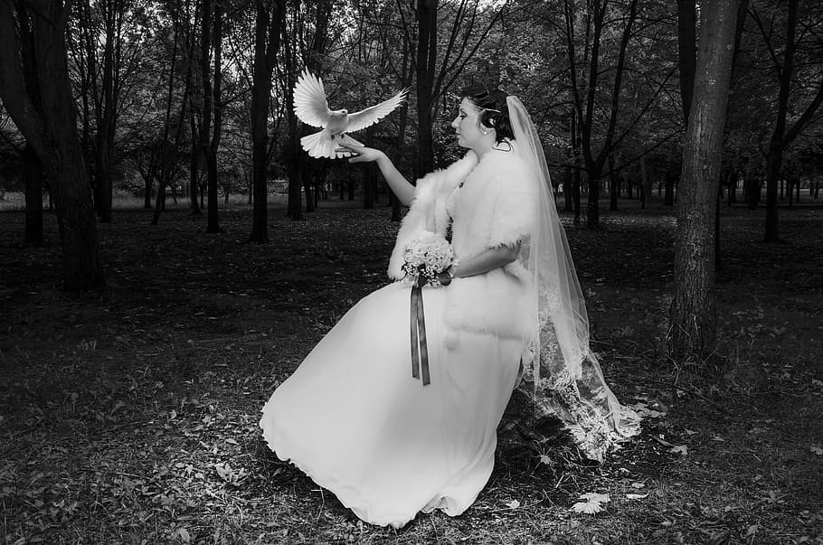 grayscale photo of woman wearing white dress, bride, marriage HD wallpaper