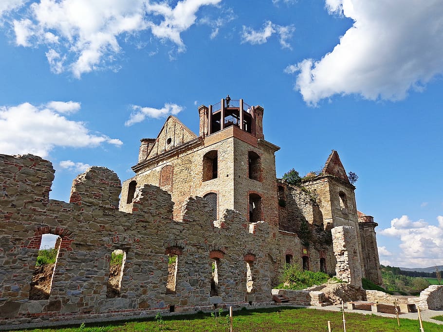 brown concrete castle under white and blue sky during daytime HD wallpaper