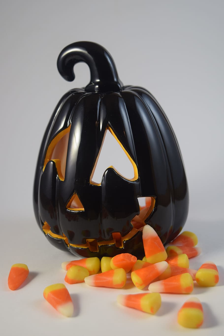 black and orange jack o' lantern decor, pumpkin, candy corn HD wallpaper