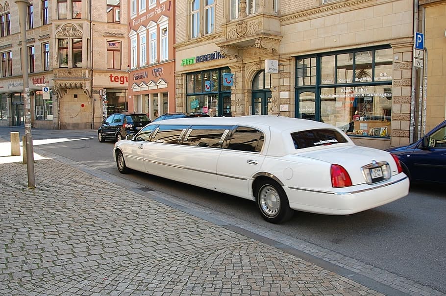 white vehicle near bron building during daytime, limousine HD wallpaper