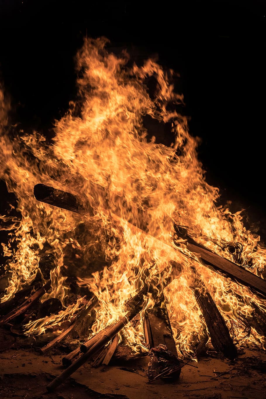 bonfire during night, flame, hot, burn, heat, ignite, wildfire HD wallpaper