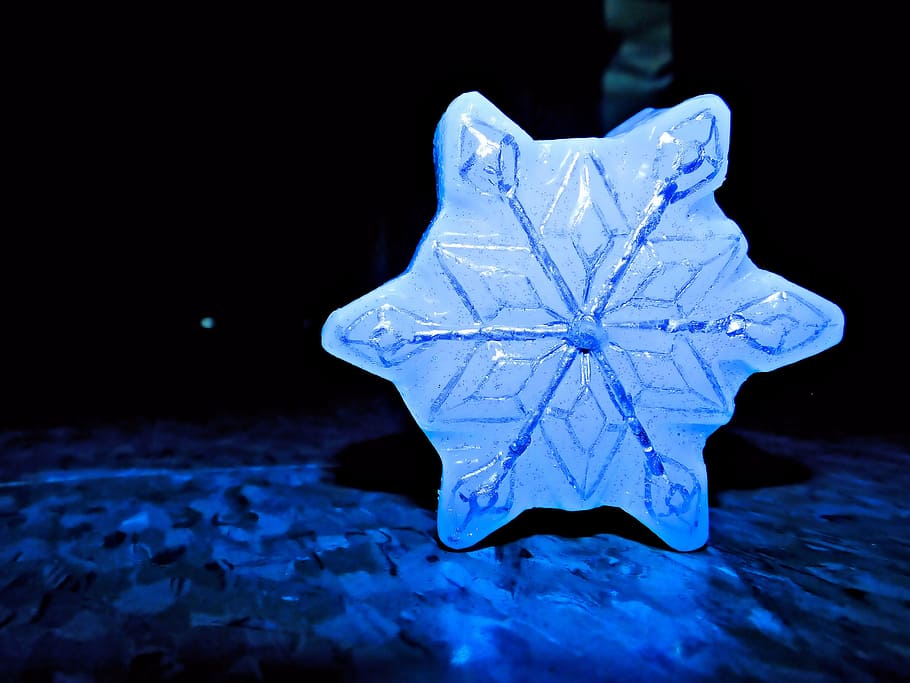 snowflake, blue, low light, water, close-up, cold temperature HD wallpaper