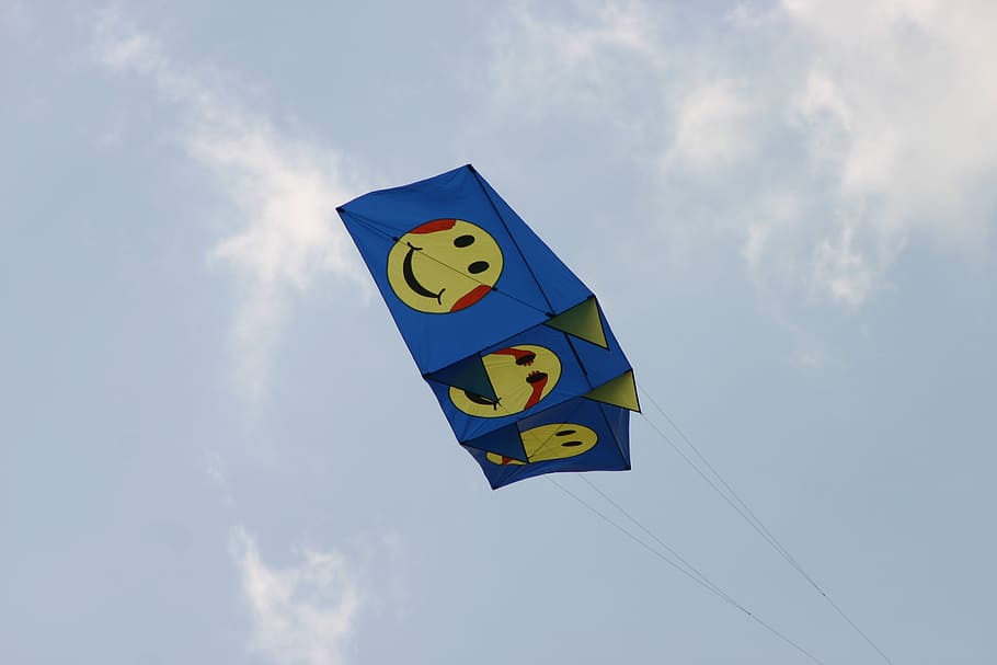 aviator, float, kites, kite flying, sky, cloud - sky, low angle view HD wallpaper