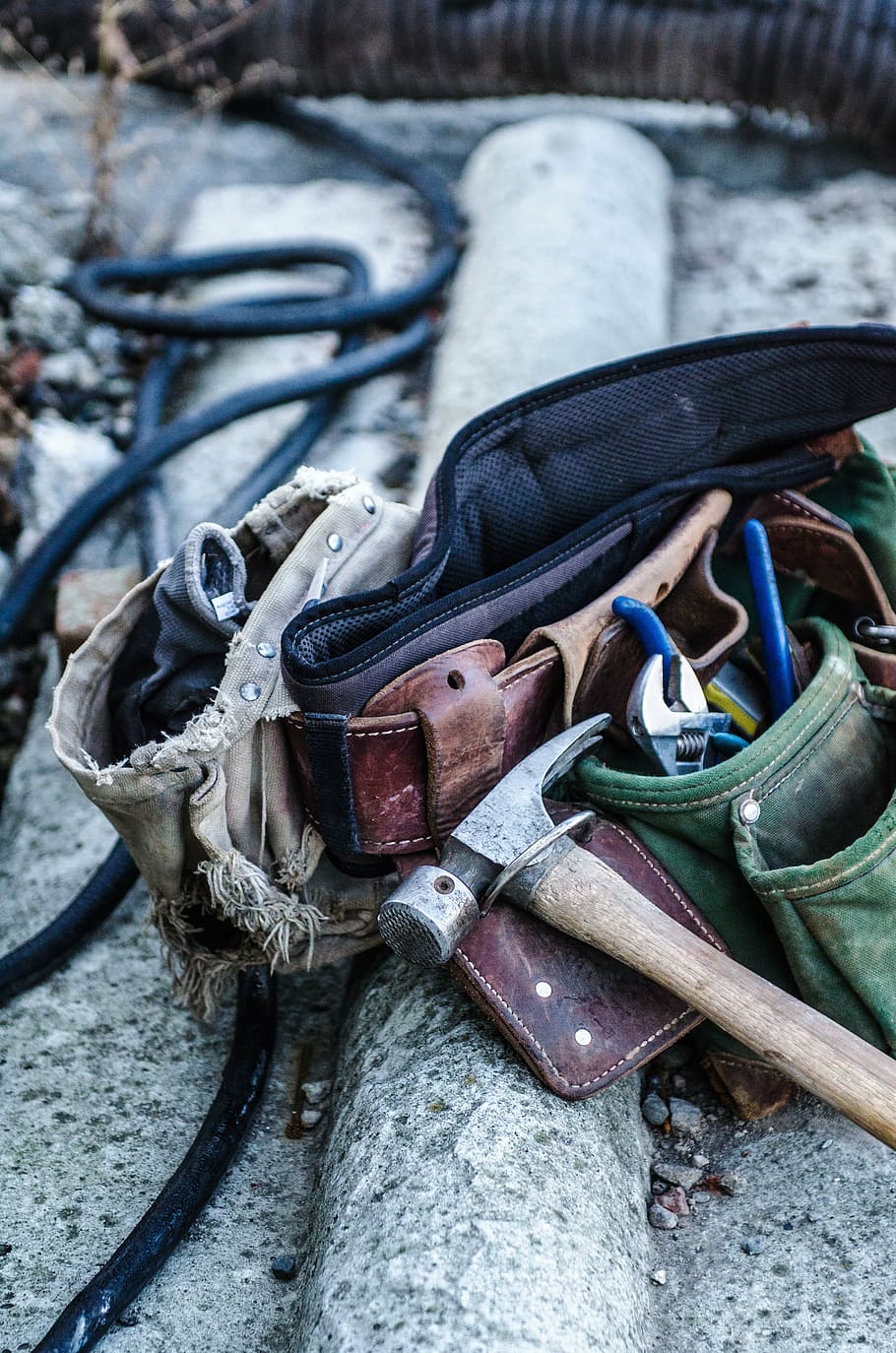 silver hammer on utility bag, brown, green, belt, tools, things HD wallpaper