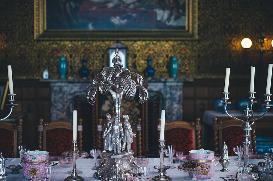 silverware table settings, gray candle holders with white candles on table inside room HD wallpaper