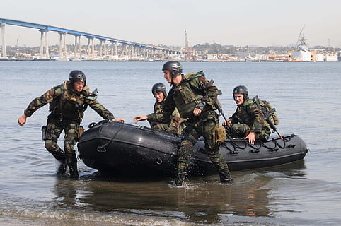 army riding inflatable boat, teamwork, training, exercise, military HD wallpaper
