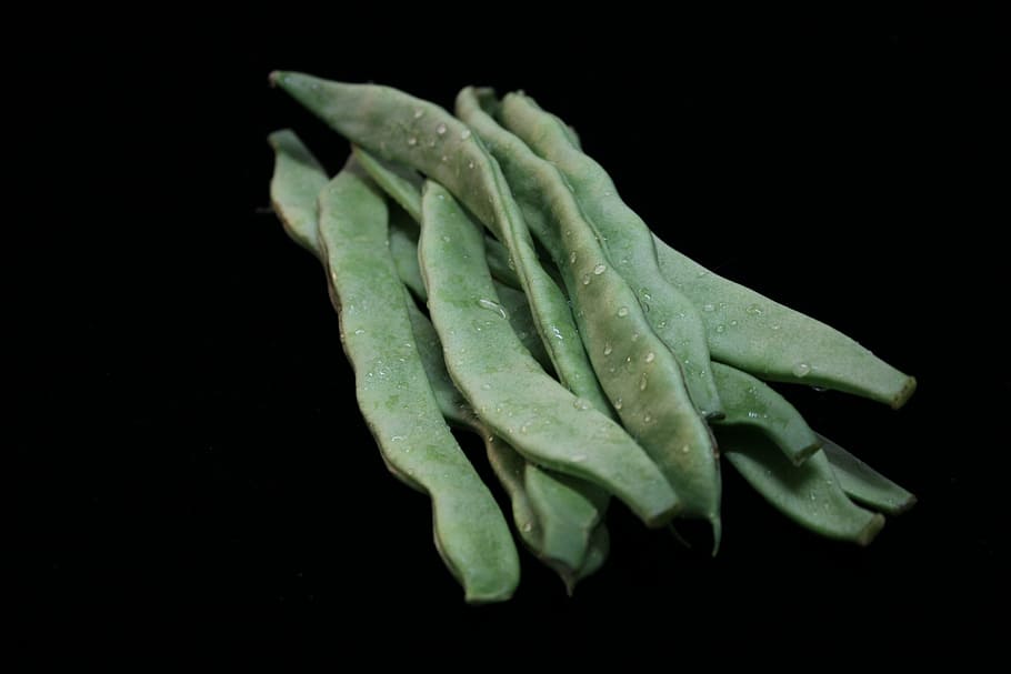 beans, green beans, vegetable, black background, studio shot HD wallpaper