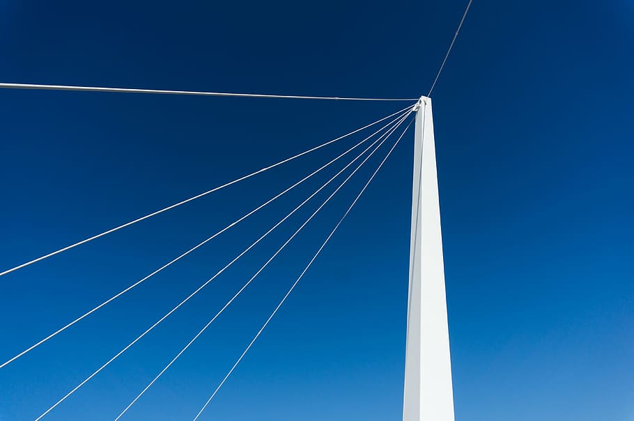 white pole with gray strings under blue sky, concrete, tower HD wallpaper