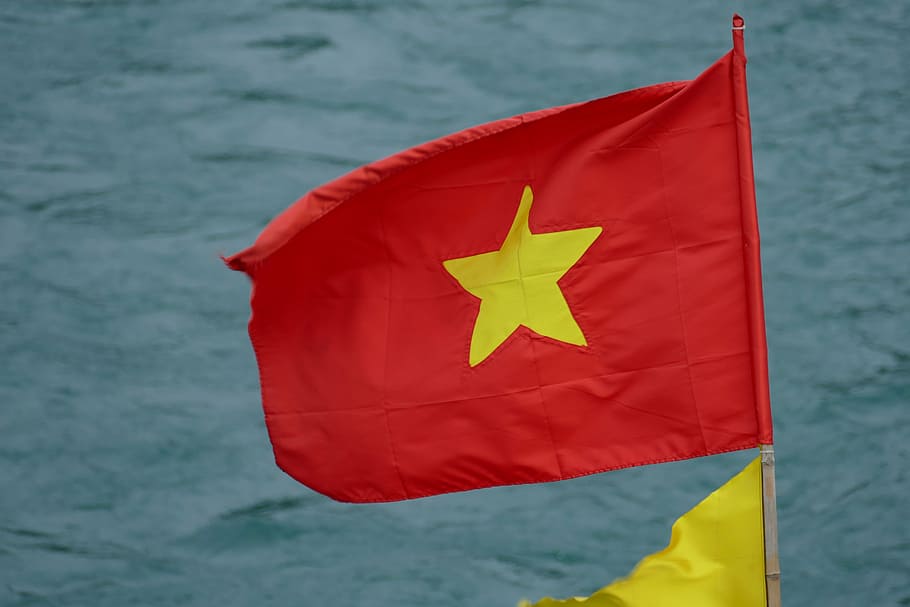Flag of Vietnam, halong, flutter, blow, red, star, sea, yellow HD wallpaper