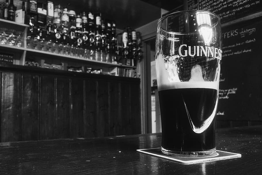 drinking glass on table, pint, guinness, bar, alcohol, beer, ale, HD wallpaper