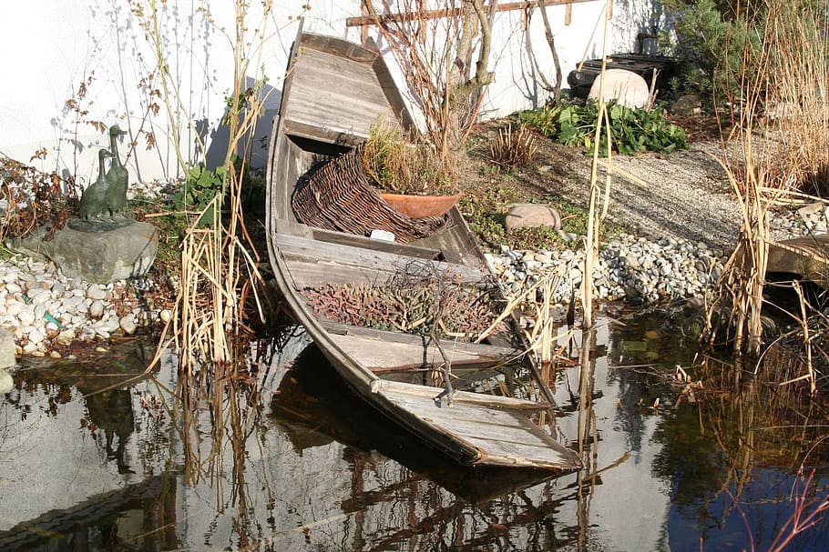 boot, old, kahn, leak, broken, wreck, pond, water, reflection HD wallpaper