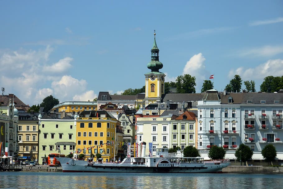 Lakeside view with buildings on shore in Gmunden, Austria, public domain, HD wallpaper