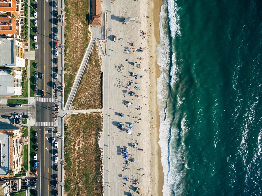aerial photography of people near sea at daytime, aerial photograph of a beach HD wallpaper