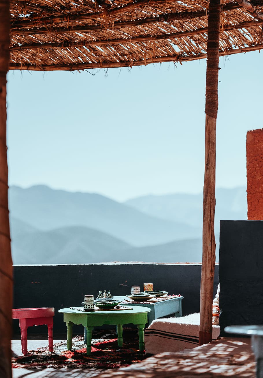 Moroccan Dining, green, red, and blue wooden tables, balcony HD wallpaper