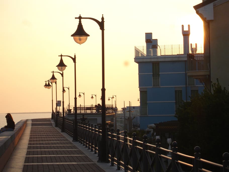 caorle ve, sun, sunset, atmosphere, sea, rays of sunshine, horizon HD wallpaper